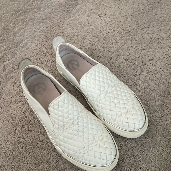 The Wishbone collection shoes - Picture 1 of 4